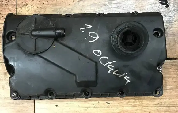 Skoda Octavia Mk2 (1Z) Rocker cam cover 038103475NP 038103469