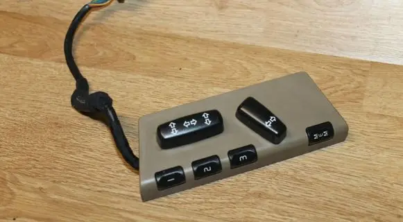 Volvo S80 Seat control switch 39999382