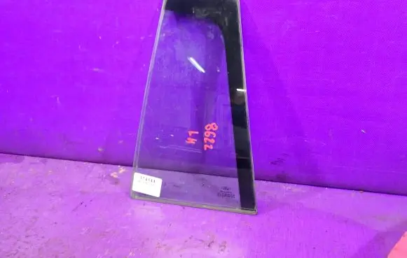 Ford Fusion Front door window glass four-door