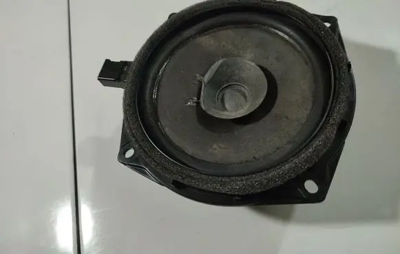 Mitsubishi Endeavor Front door speaker MR318618