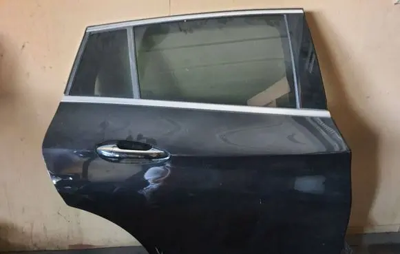 Infiniti QX30 Rear door