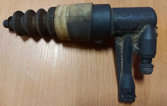 Audi A6 S6 C5 4B Clutch master cylinder 8E072257E
