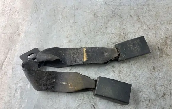 Jeep Compass Middle seatbelt buckle (rear) 