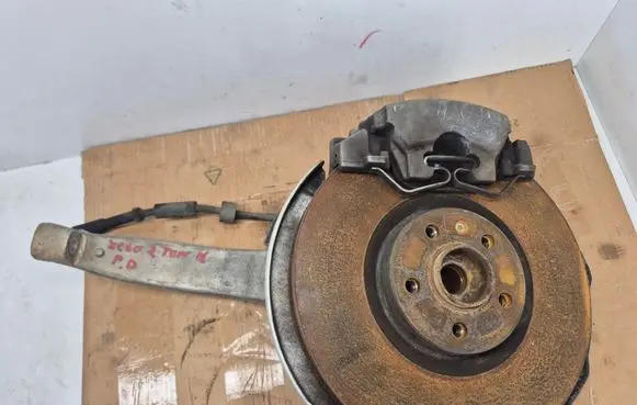 Volvo XC60 Front wheel hub spindle knuckle