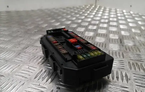 BMW 1 F20 F21 Fuse module 19098000001 9224879 09072013
