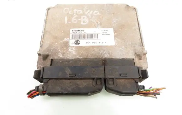 Skoda Octavia Mk1 (1U) Engine control unit/module 5WP4325 06A906019F