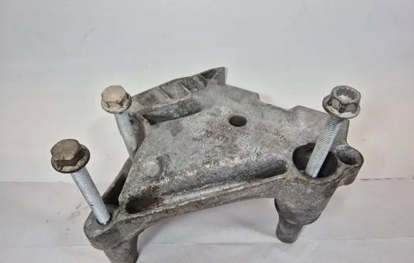 Skoda Octavia Mk3 (5E) Engine mounting bracket 04L199207