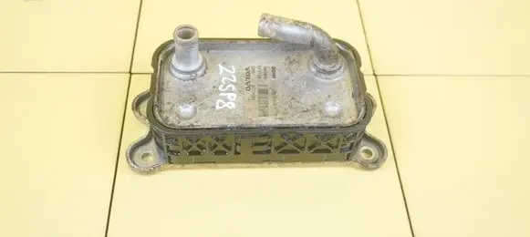 Volvo C30 Engine oil radiator 30774483 22SP8