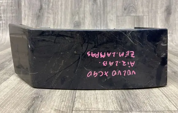Volvo XC90 Rear/tail light trim molding 8620820