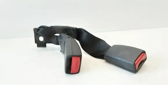 Toyota Avensis T250 Middle seatbelt buckle (rear) 