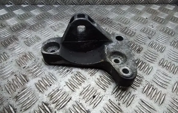 Volkswagen Transporter - Caravelle T5 Engine mounting bracket 7H0199207B