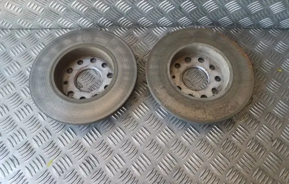 Volkswagen Golf V Rear brake disc
