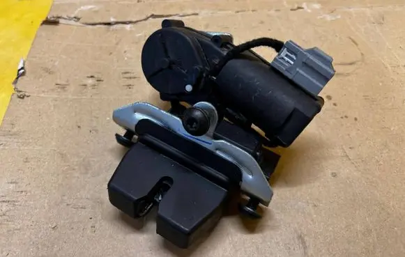 Ford Explorer VI Tailgate/trunk/boot lock/catch/latch 