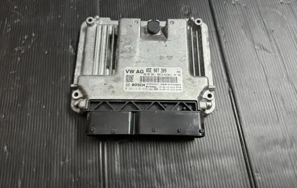 Volkswagen Touran III Engine control unit/module 05E907309 0261S16449