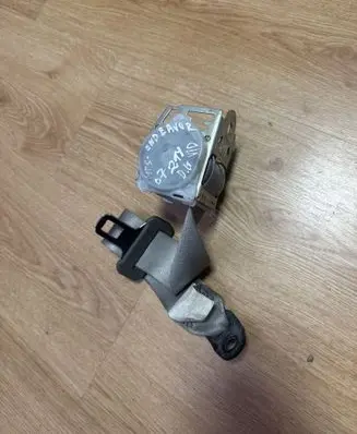 Mitsubishi Endeavor Rear seatbelt 2027656