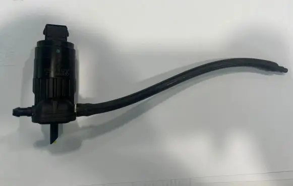 Maserati Levante Windscreen/windshield washer pump D5240 D524042 D52404217