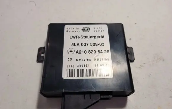 Mercedes-Benz E W210 Light module LCM A2108206426 5LA00750803