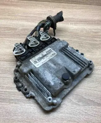 Mazda 3 I Engine control unit/module ECU 5M6112A650BA 0281012530