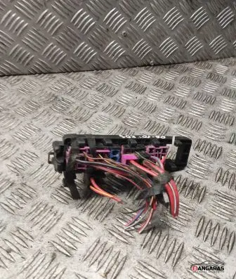 Audi A3 S3 8P Relay mounting block 1k2937503a