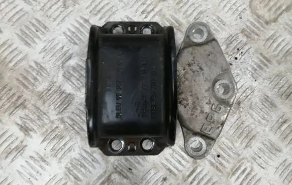 Citroen C4 II Engine mount bracket 9636270080 9676819780 9636588980