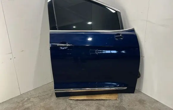 Chrysler Pacifica Front door 