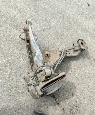 Nissan Qashqai+2 Rear wheel hub spindle/knuckle 