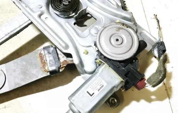 Chrysler 300M Front door window regulator motor 0621008087 062100-8087