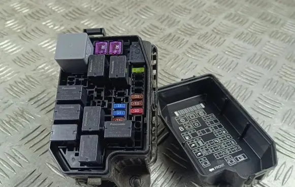 Mitsubishi Outlander Fuse box set