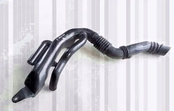 Subaru Forester SF Air intake hose/pipe