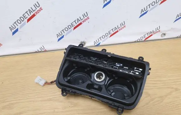 BMW 5 F10 F11 Cup holder front 9241714