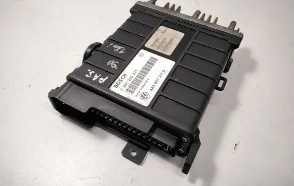 Volkswagen Golf III Engine control unit/module 443907311D 26SA1536 0261200271