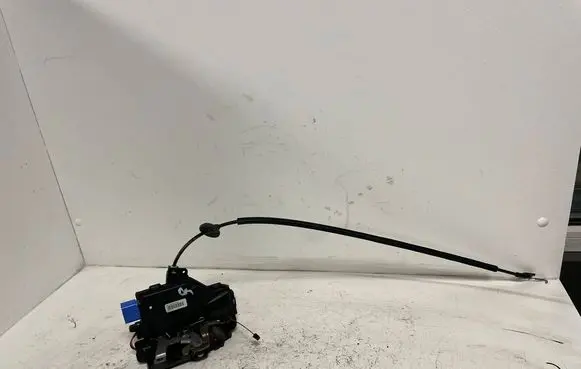 Volkswagen Golf V Front door lock 3D1837015 PA6630GGF