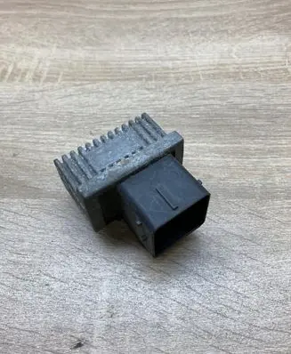 Citroen Berlingo Glow plug pre-heat relay 90560362 16HDI