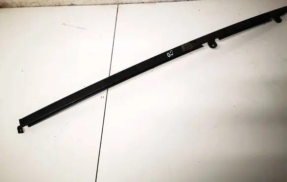 Suzuki Grand Vitara II Rear door glass trim molding 