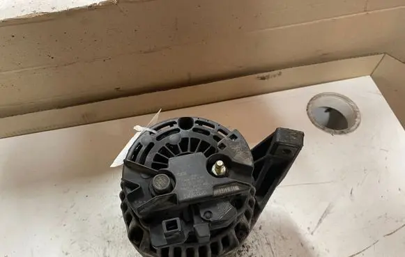 Volvo V70 Generator/alternator 9459092 0124515054