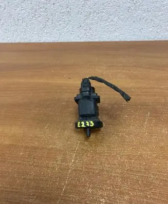 Mercedes-Benz C W203 Engine mount vacuum valve A0005450427 E273