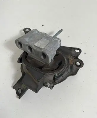 Toyota C-HR I Engine mount bracket 