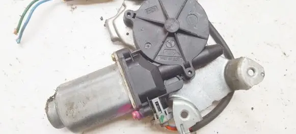 Nissan Almera N16 Front door window regulator motor 400600t2
