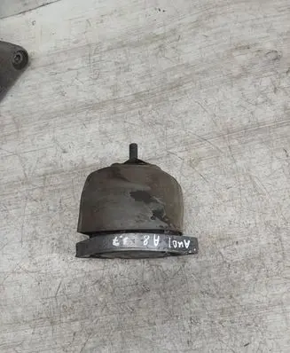 Audi A8 S8 D2 4D Engine mount bracket