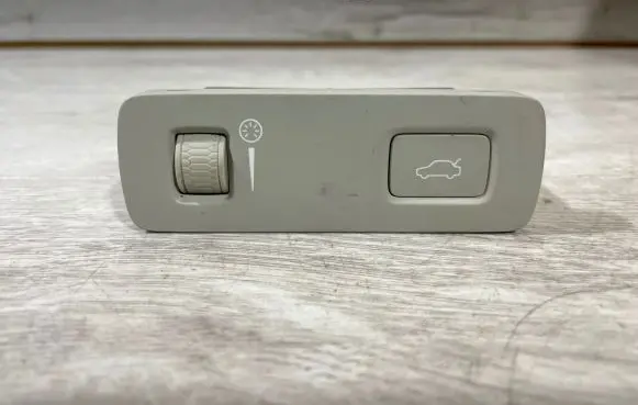 Tailgate opening switch