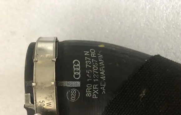 Audi Q5 SQ5 Intercooler hose/pipe 8R0145737N