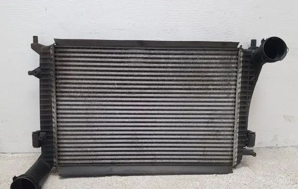Volkswagen PASSAT B6 Intercooler radiator 3C0145803E