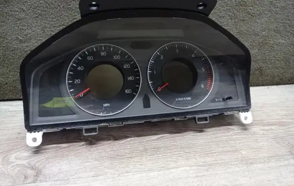 Volvo XC70 Speedometer (instrument cluster) 31254540
