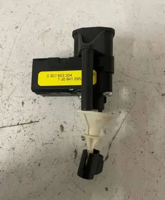 Volvo V70 Headlight level adjustment motor 1J0941295A 0307853304