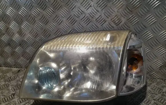 Nissan X-Trail T30 Headlight/headlamp