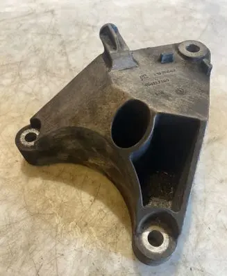 Opel Signum Gearbox mounting bracket 13178661 461117160