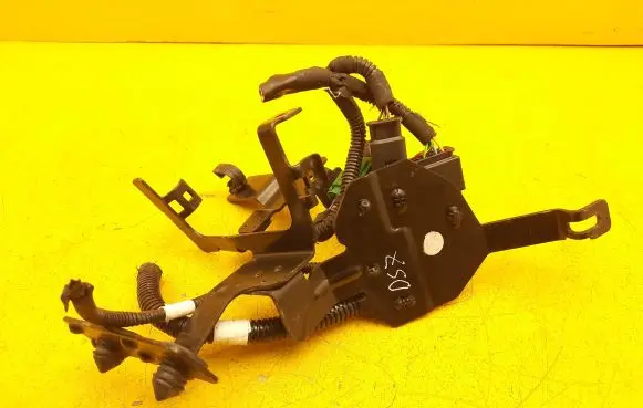 Citroen DS7 Crossback Other engine bay part 9824024480