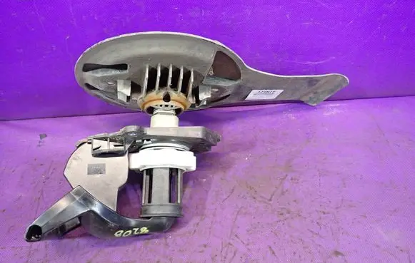 Renault Modus Spare wheel mounting bracket 8200269378E