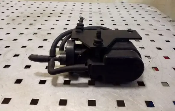 Renault Espace III Central locking vacuum pump 7700841557
