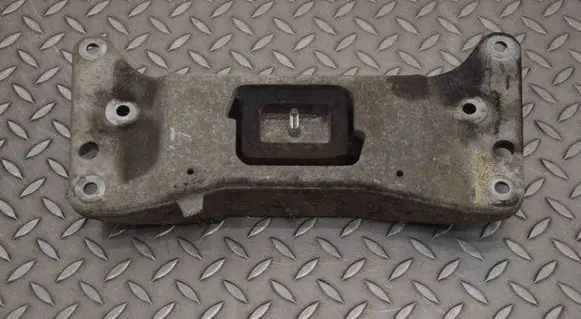 BMW 6 F12 F13 Gearbox mounting bracket 6777613